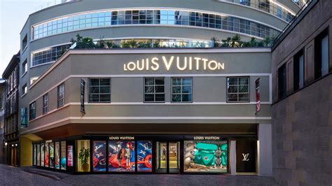 vestiti louis vuitton italia|Louis Vuitton bagutta.